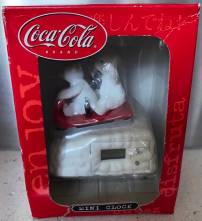 3148-1 € 15,00 coca cola mini klok ijsberen op de slee.jpeg